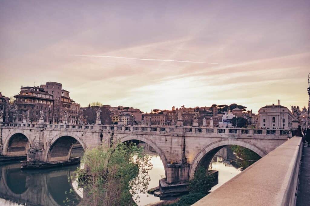 The Bridges of Rome: Architectures That Cross History!